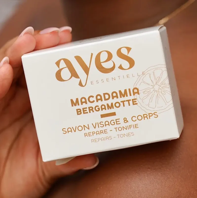 Savon Macadamia-Bergamote saponifié à froid – nettoyant purifiant et réparateur naturel par AYES Essentielle Côte d’Ivoire.